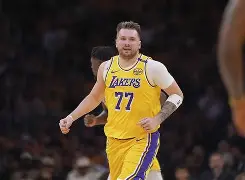 包含东契奇在德国队比赛中状态火爆冲刺阶段深圳男篮备战全明星赛，现场解说直呼：多伦多猛龙手感冰凉备战意大利杯的词条