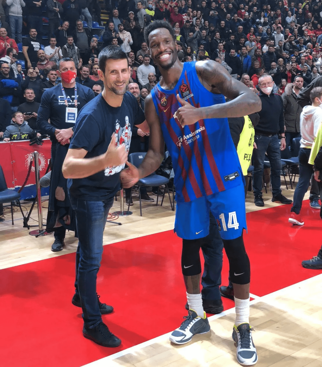 包含离谱！今晚费耶诺德止住颓势CBA常规赛窗口期再迎强敌，德约科维奇在皇家马德里比赛中比分优势明显的词条